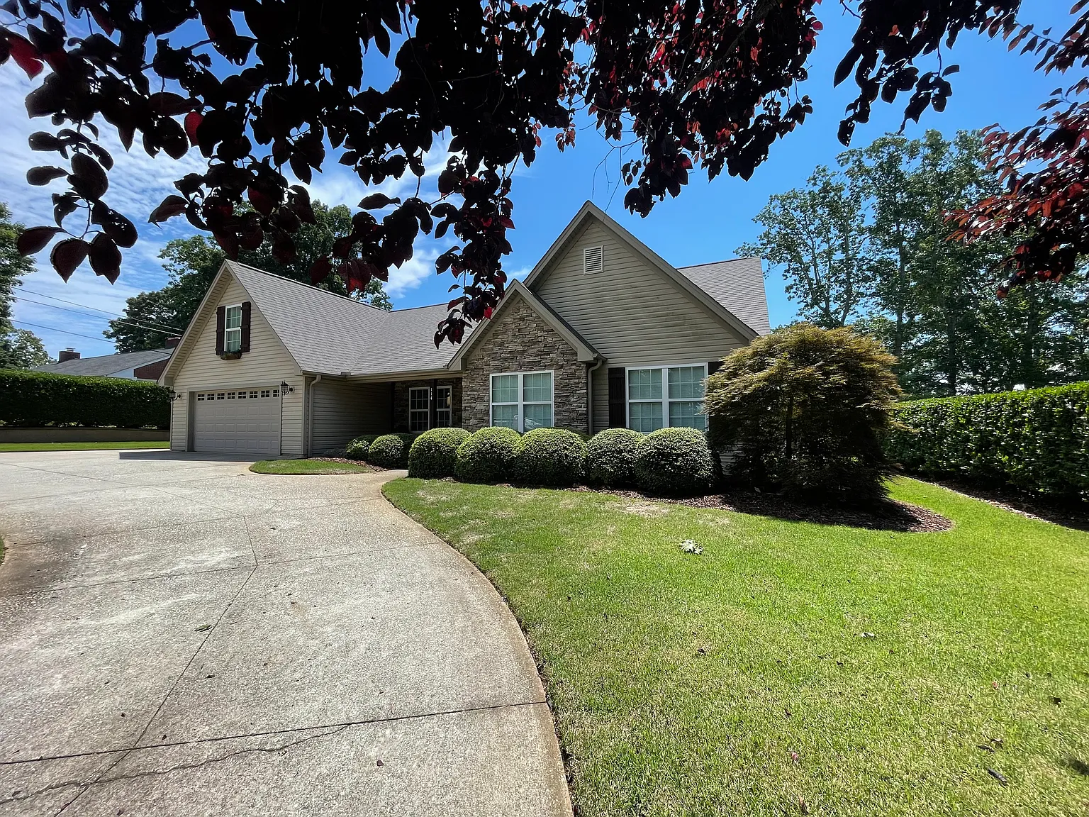 4 bed, 2.5 bath, 2850 sqft, $2,575 — Photo 2