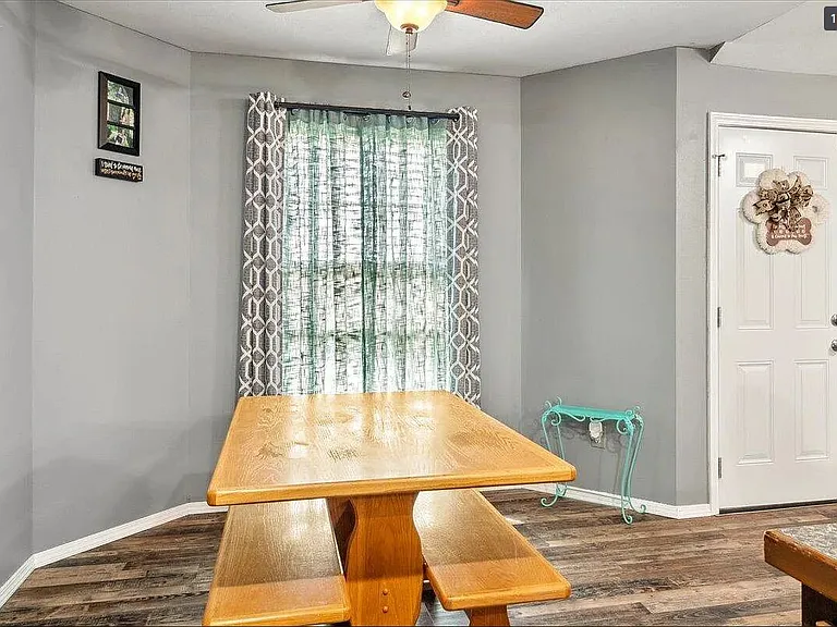 439 N Chandler Ave — Photo 32