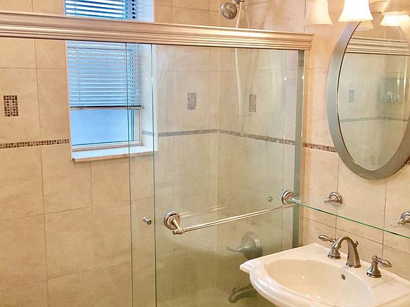 5th image of 2344 27th St #2