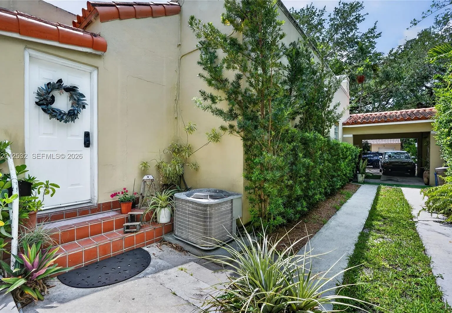 Studio, 1.0 bath, 700 sqft, $1,895 — Photo 2