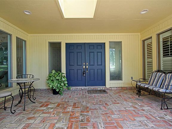Charming Courtyard Entry welcomes you and your guests right in.