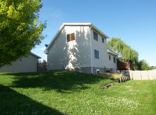 325 N 5th St, Moville, IA 51039