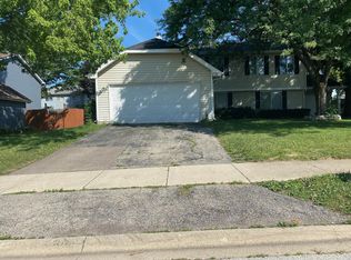 1137 Brunswick Ln, Aurora, IL 60504