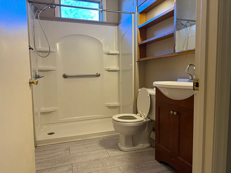 652 Howell St — Photo 10