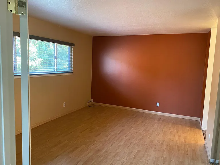 825 Coakley Dr — Photo 10