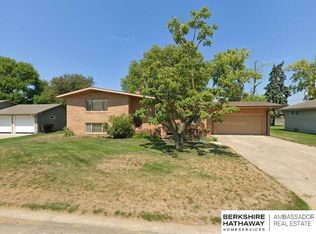 2304 Parkview Dr, Fremont, NE 68025