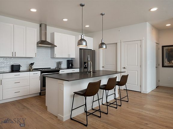 3rd image of 2221 Willow Dr #137
