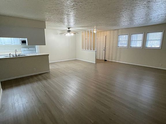 3rd image of 900 N 21st St APT 2