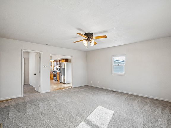 5th image of 300 Stuart St