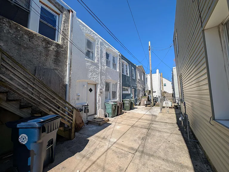 803 N Indiana Ave — Photo 3
