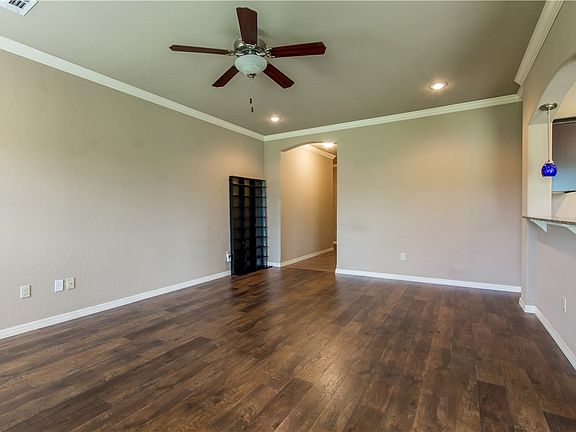4th image of 3057 Azure Ave