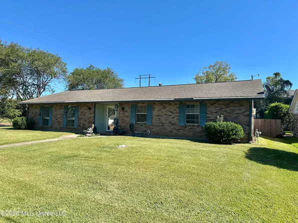 101 Woodville Dr, Natchez, MS 39120