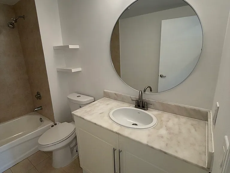 1925 Madison St #14A — Photo 6