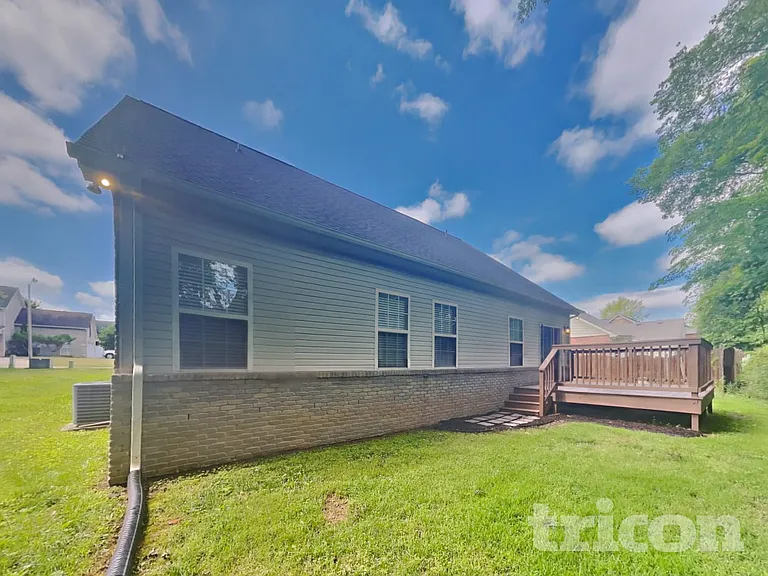 217 Titans Cir — Photo 19