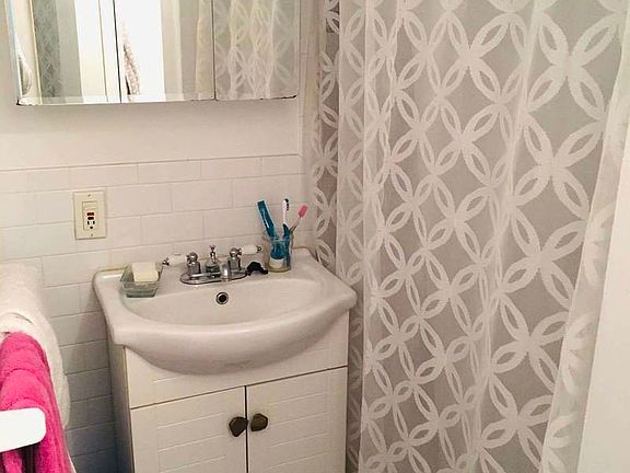 4th image of 171 W 83rd St APT 4A