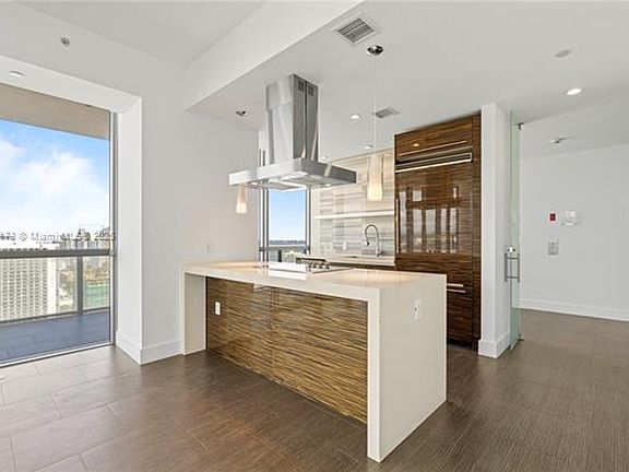 3rd image of 1100 Biscayne Blvd Unit 4005