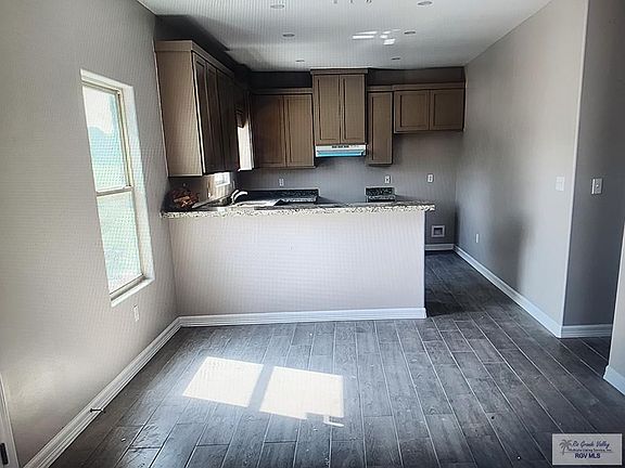 3rd image of 2420 Florencia Ave