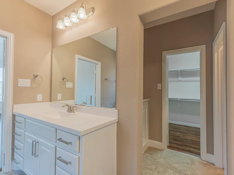 825 Warwick Blvd — Photo 7