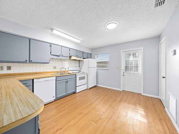 3rd image of 3706 S Pine Ave APT 1