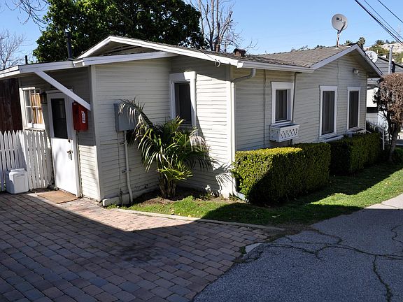 2nd image of 2914 Rowena Ave