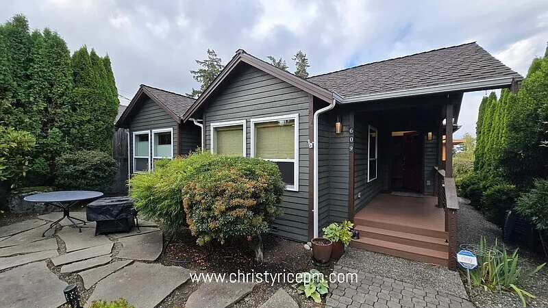 609 13th Ave W
