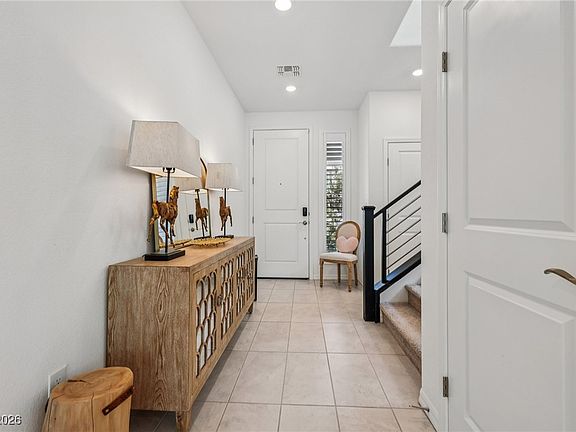 5th image of 647 Great River Ave