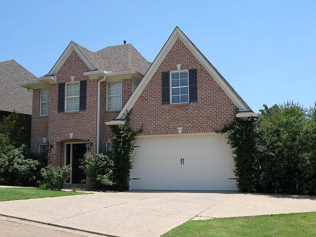 2nd image of 1004 Augusta Dr