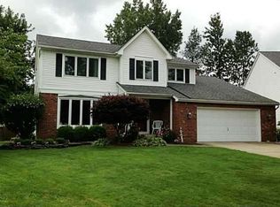 33 Hunters Gln, Getzville, NY 14068