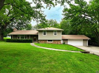 4038 SE Howard Dr, Topeka, KS 66605