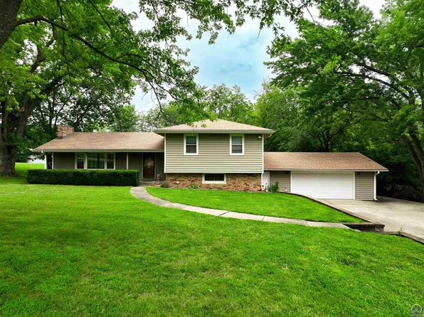 4038 SE Howard Dr, Topeka, KS 66605
