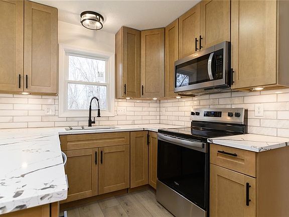 3rd image of 15512 W 123rd Ter