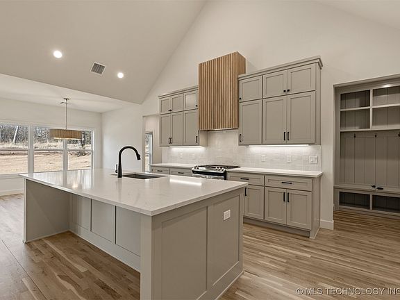 4th image of 2719 Highlands Pl
