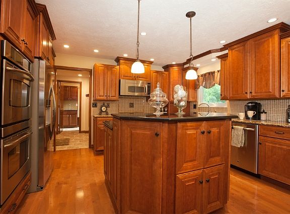 3rd image of 7866 Windwood Dr
