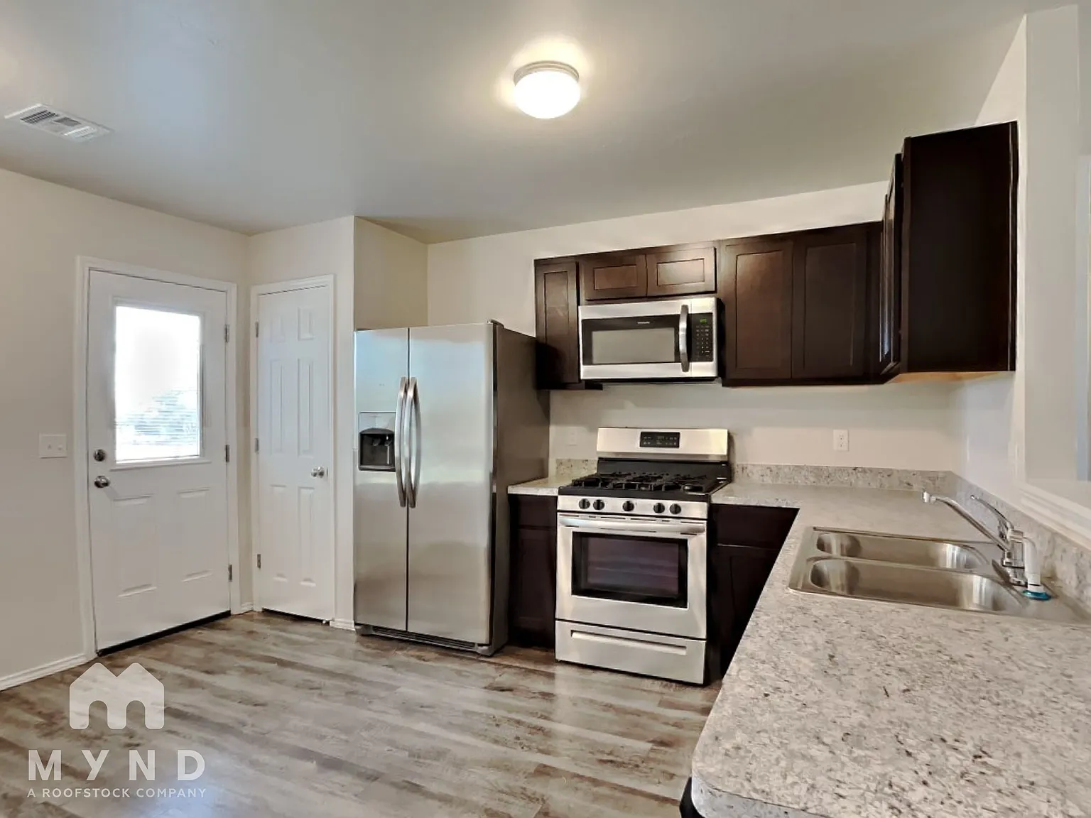 3 bed, 2.0 bath, 1199 sqft, $1,445 — Photo 3