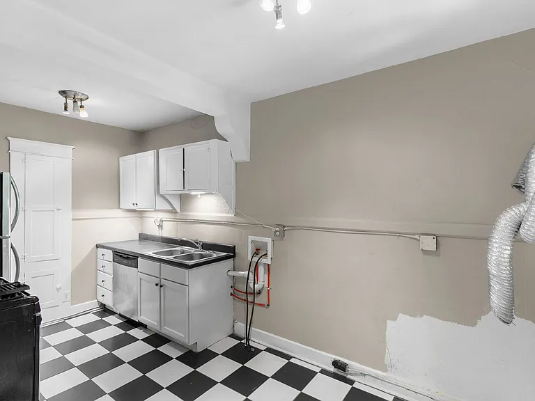 Flanagan Flats — Photo 11