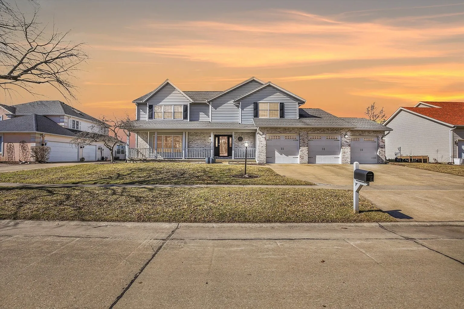 2205 Edgewater Pl photo 1