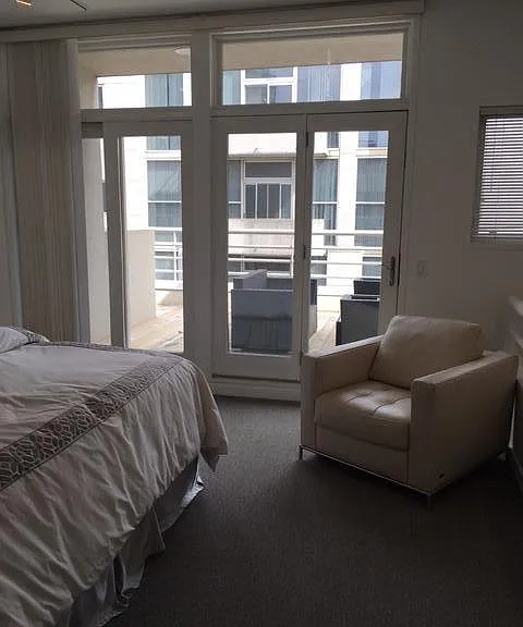 Master Bedroom w/attached roof deck