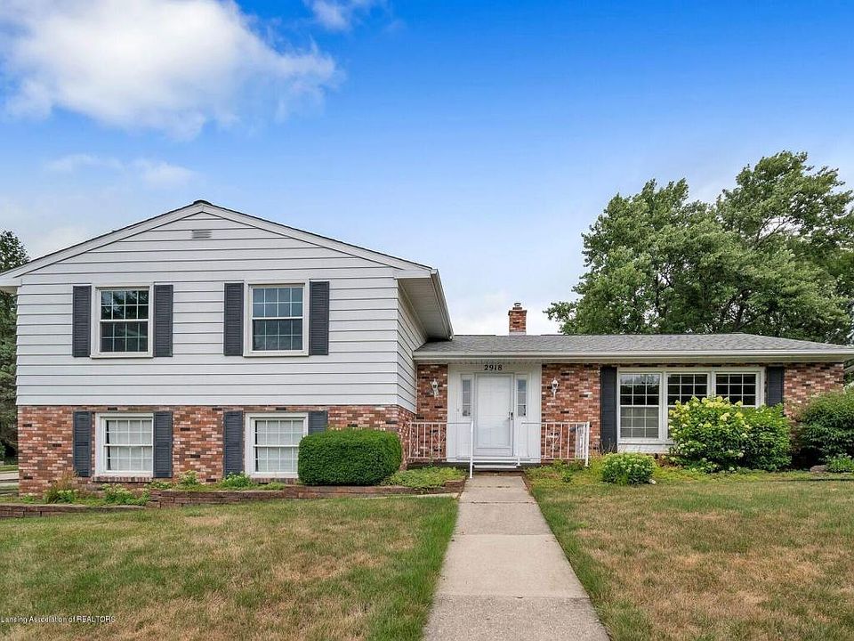 1st image of 2918 Crestwood Dr