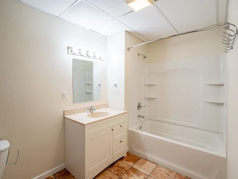 417 16th St NE — Photo 5