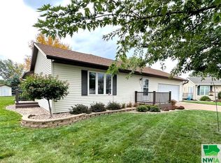 1164 5th Avenue Cir NE, Sioux Center, IA 51250