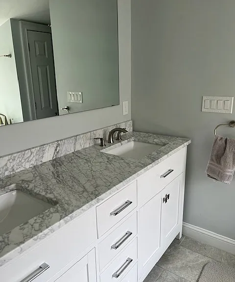 Primary bath, two sinks