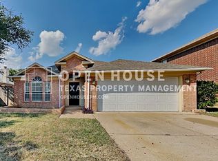 1120 Victoria Dr, Saginaw, TX 76131