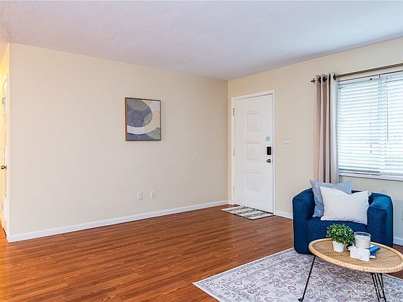 5th image of 1005 Chateau Dr