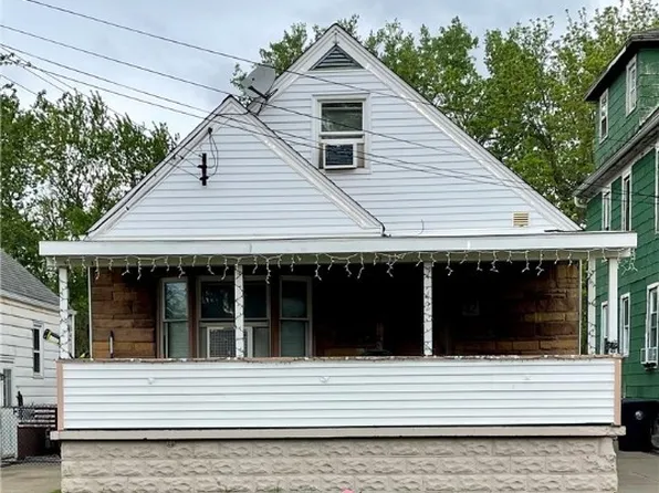 42 Parkview Ave, Lackawanna, NY 14218