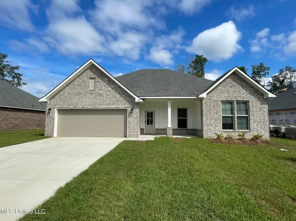 6826 Rolling Green Dr, Pass Christian, MS 39571