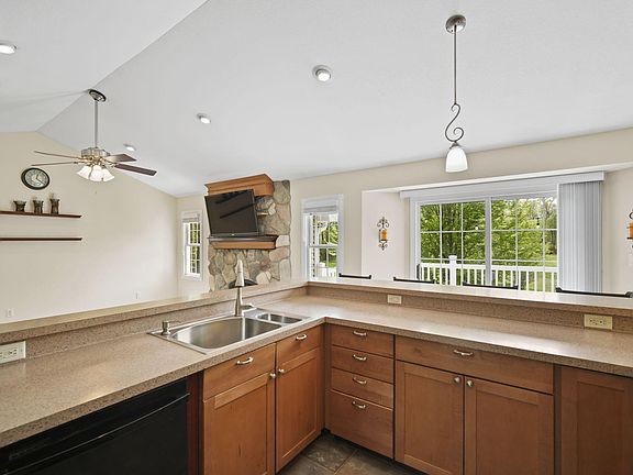 4th image of 2091 Scenic Hills Dr