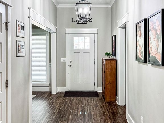 2nd image of 1213 Columbus Dr