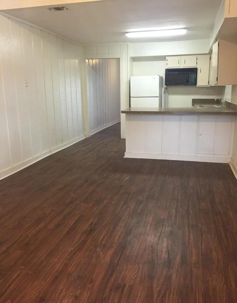 1 bed, 900 sqft, $1,350 — Photo 4