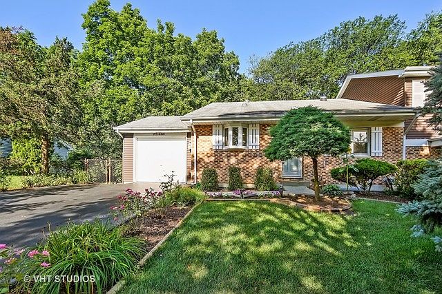 1st image of 7S468 Lynn Dr