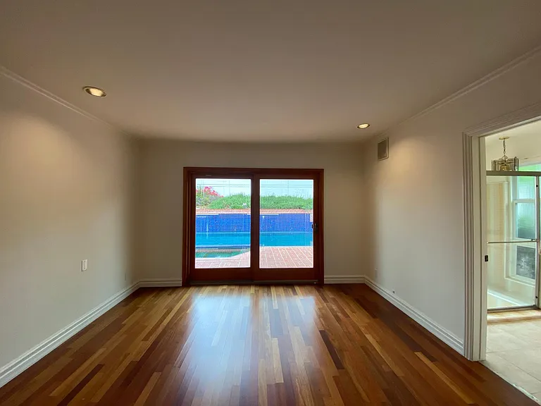 22539 Waterbury St — Photo 24